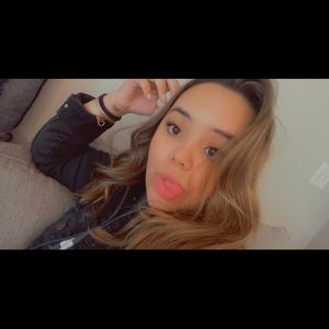 Meet your Posher, Felicity